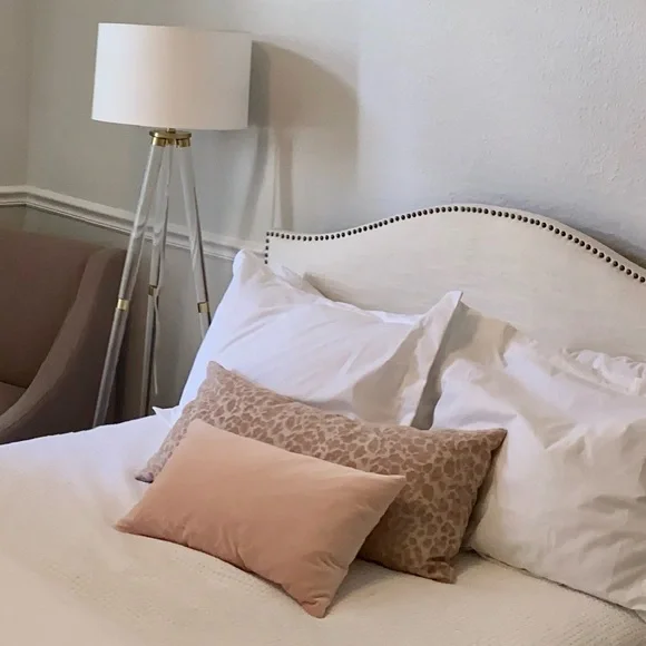 Light pink mini lumbar pillow - Picture 1 of 6